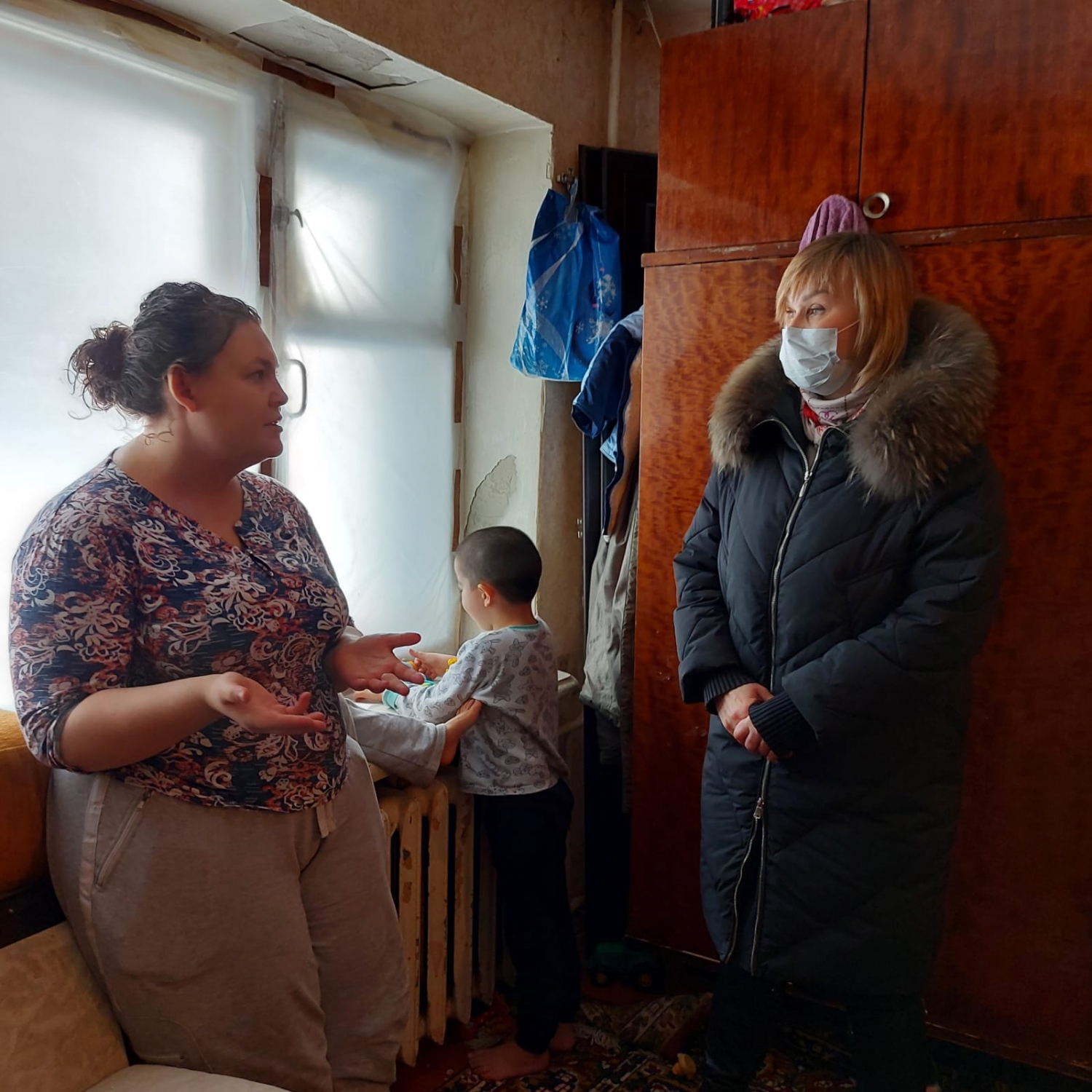 Елена Рогова совместно с представителями благотворительного фонда из Московской области посетила многодетную семью